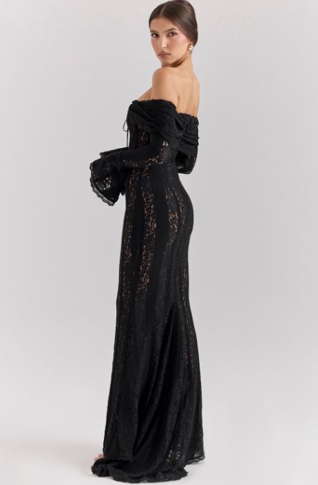 Chea | Luxe Off-Shoulder Kantjurk met Fishtail