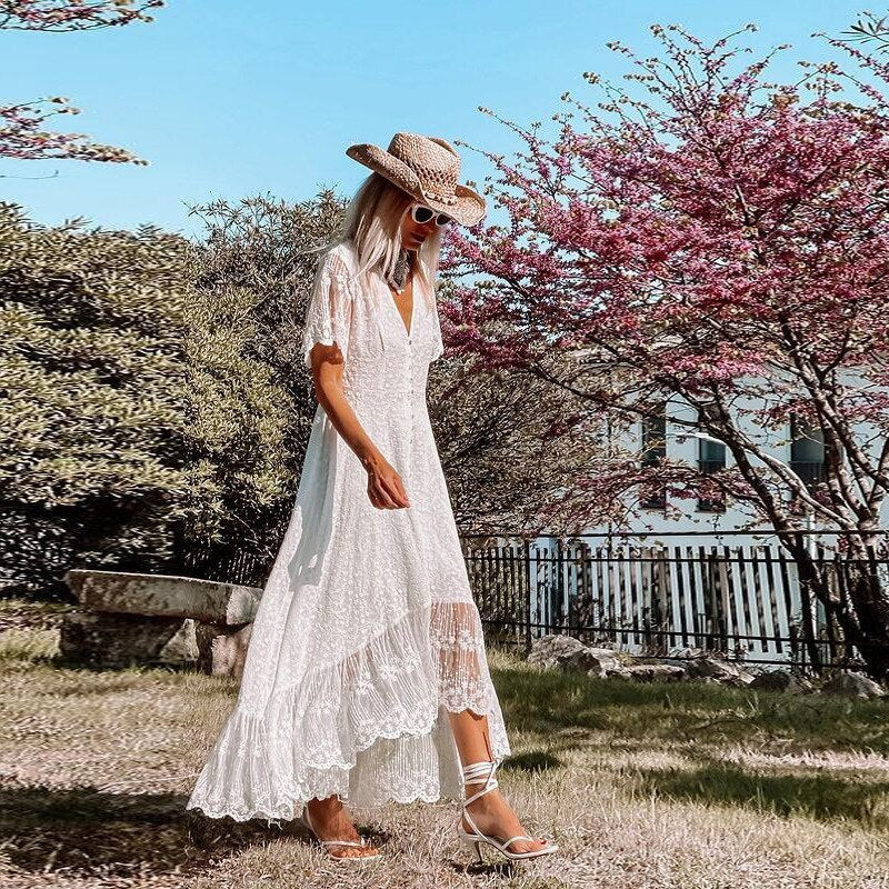 Robe Maxi Bohème d’Été Blanche Élégante pour Femme avec Dentelle et Boutons