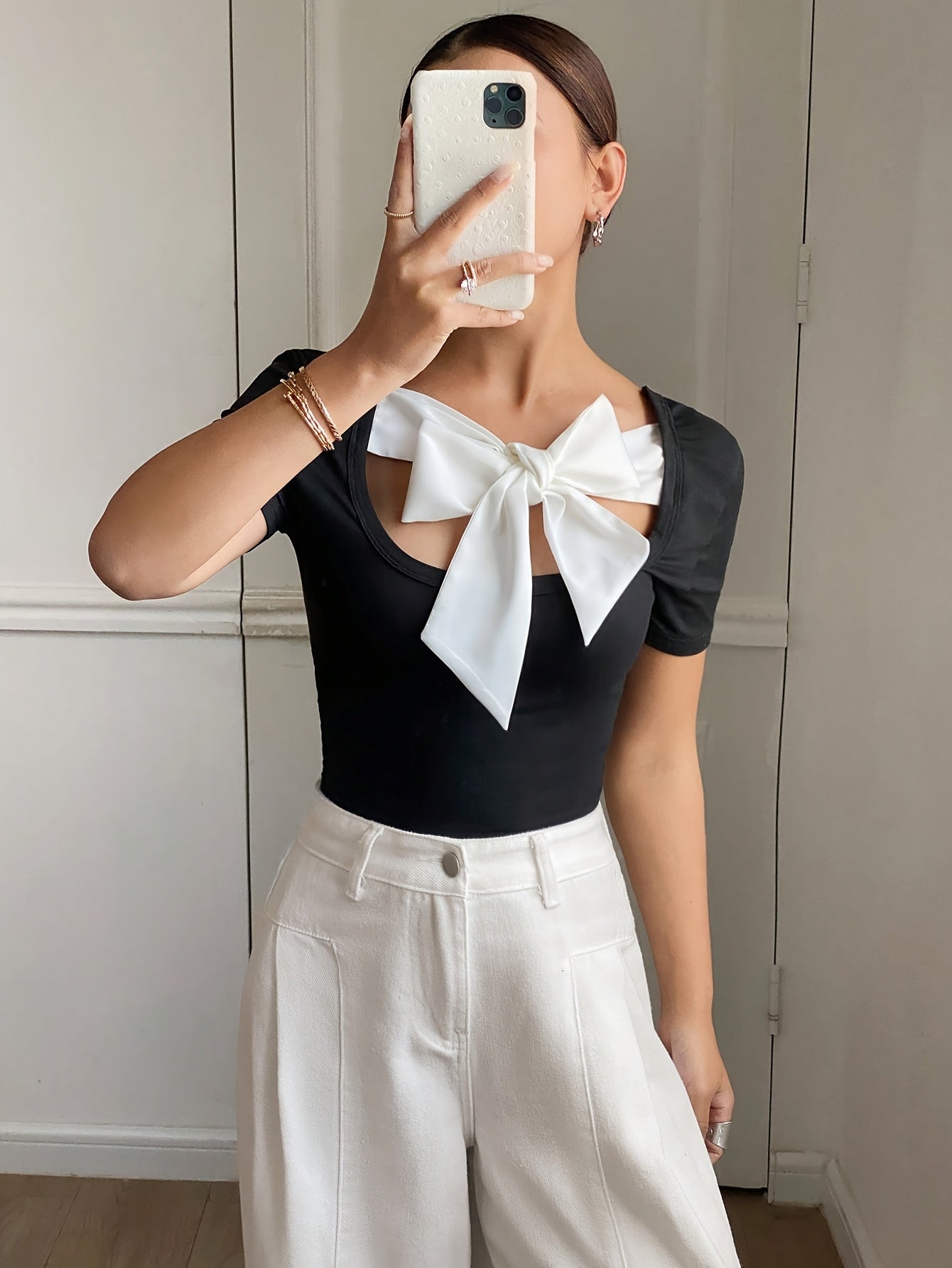 Debbe | Elegante Top met Open Rug en Strikdetail