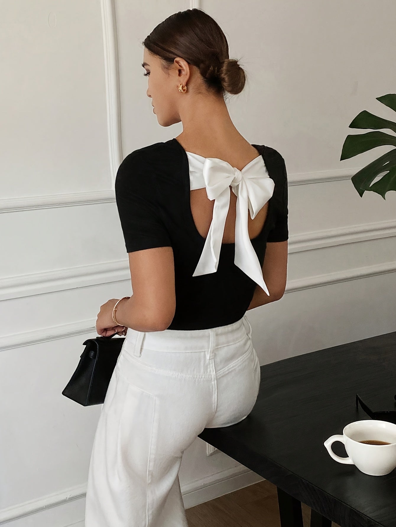 Debbe | Elegante Top met Open Rug en Strikdetail
