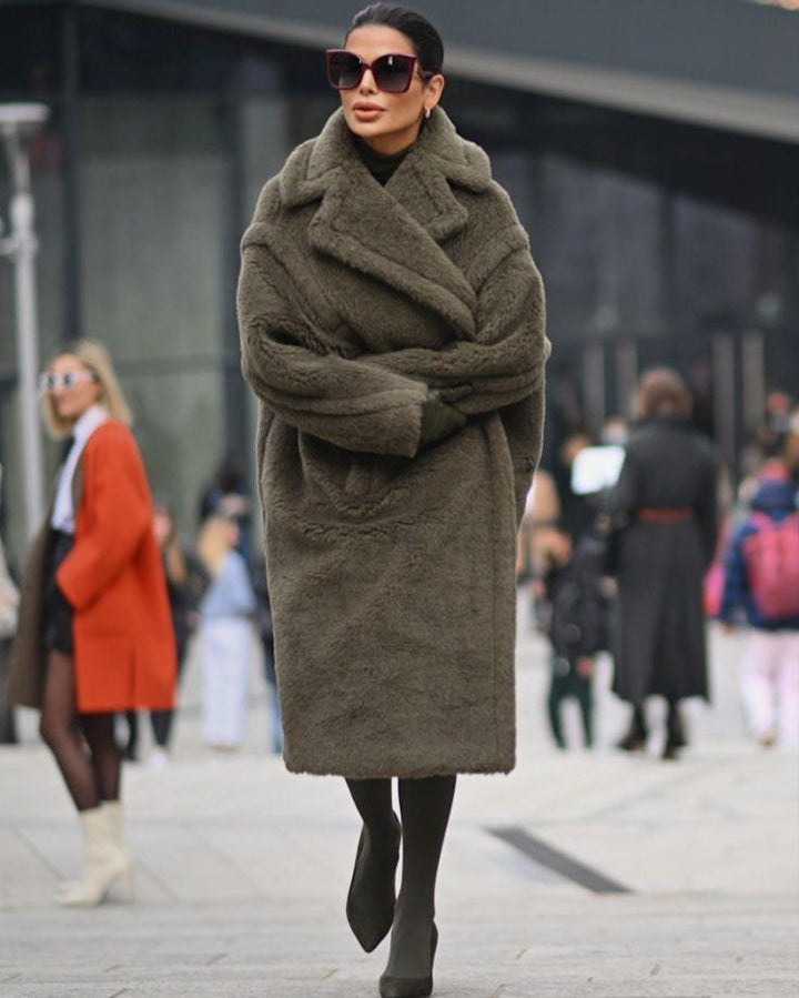 Soft Oversized Women's Winter Coat with Long Teddy Fit