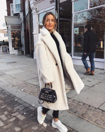 Zachte oversized dames winterjas met lange teddy pasvorm