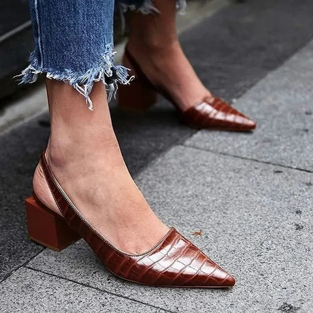 Wilma | Vintage Puntige Slingback Pumps met Blokhak