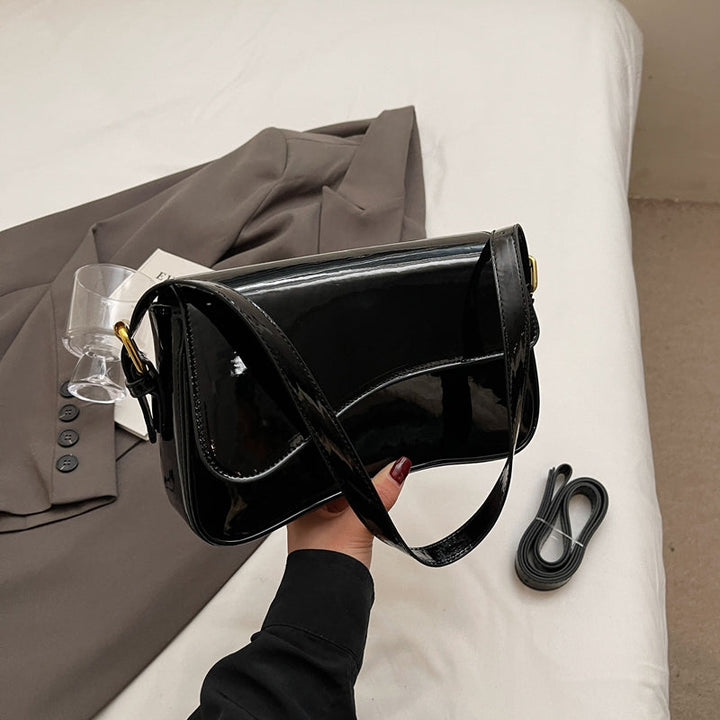 Tira | Glanzende Schoudertas met Golvend Design