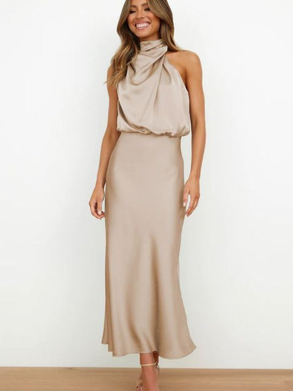 Kathalina | Satijnen Halterjurk met Elegante Halslijn