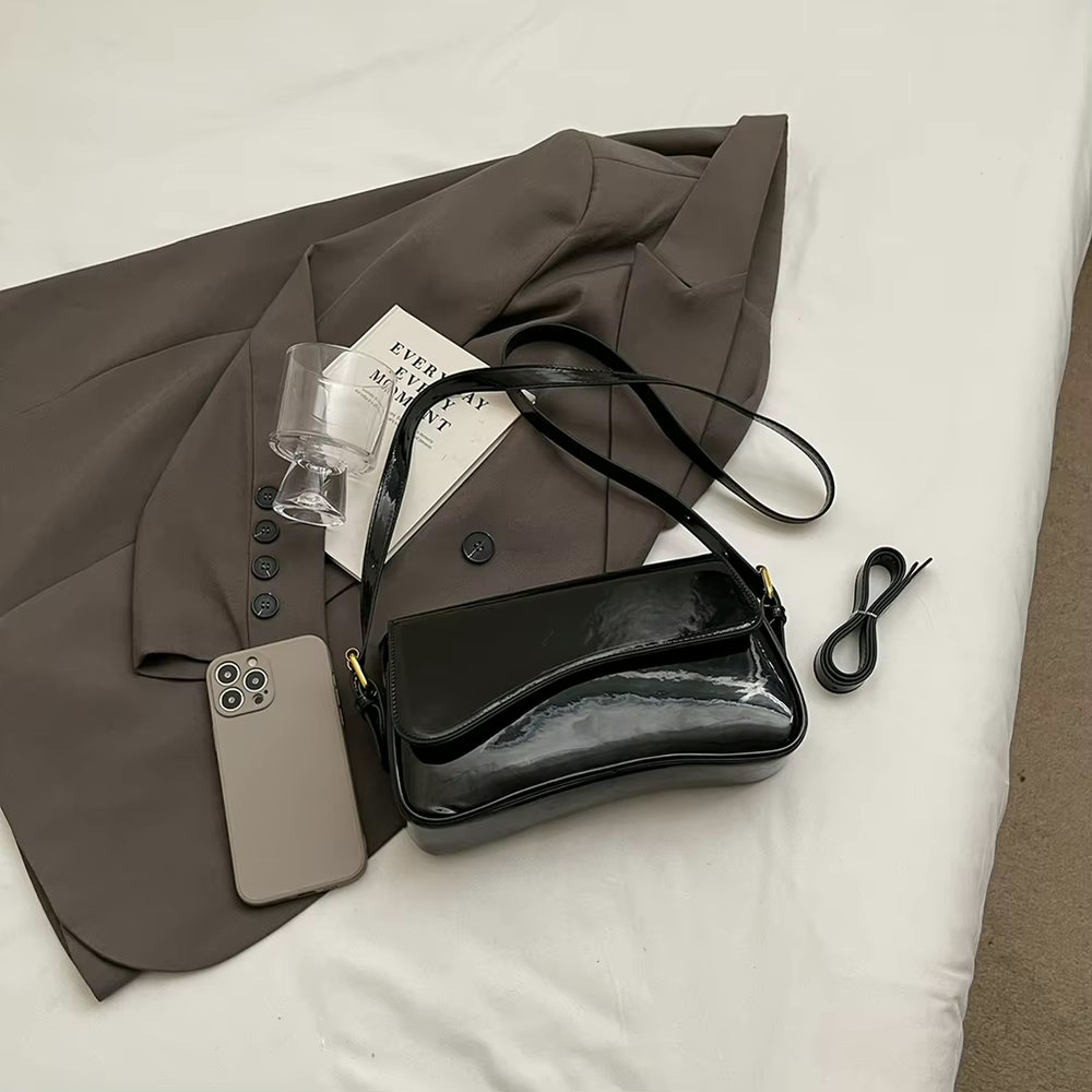 Tira | Sac épaule brillant avec design ondulé