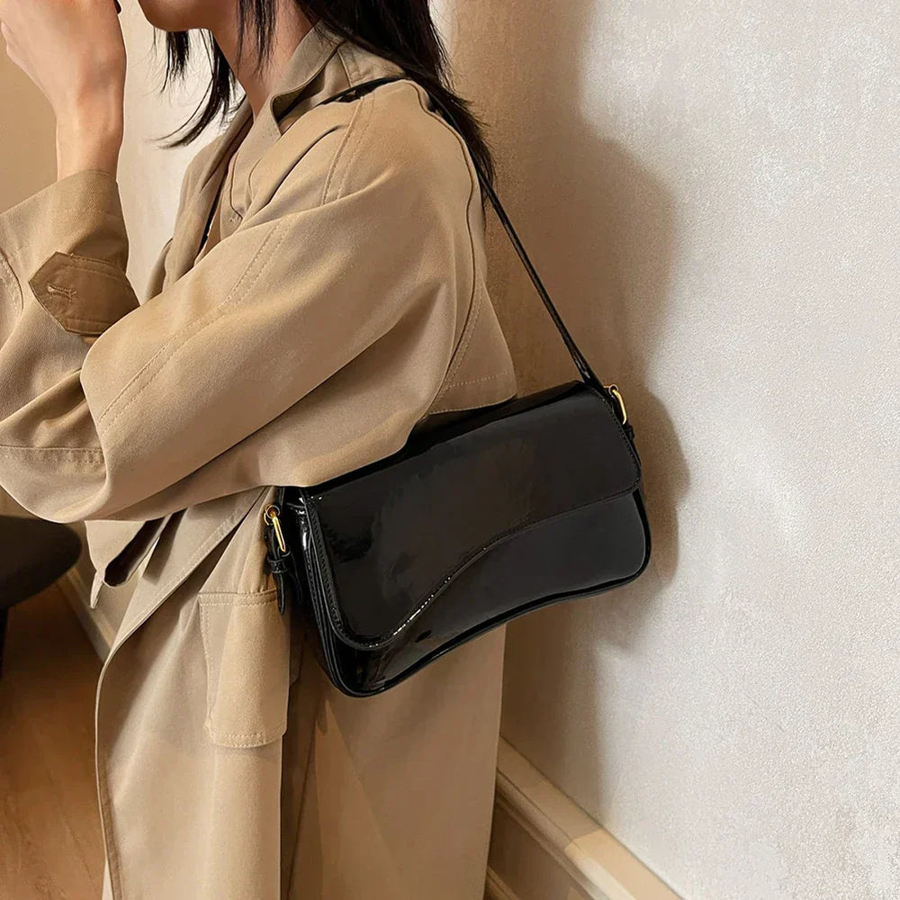 Tira | Sac épaule brillant avec design ondulé