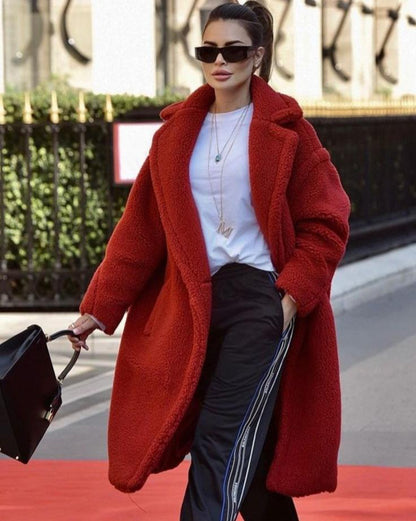 Zachte oversized dames winterjas met lange teddy pasvorm