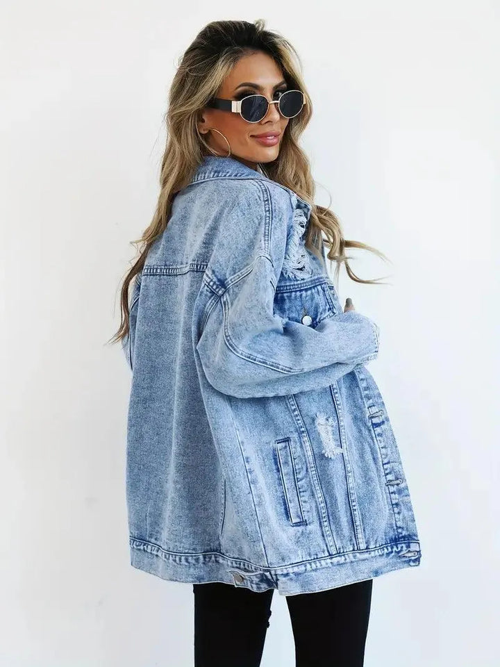 Veste en denim oversize pour femmes avec look audacieux et fermeture à boutons-pression