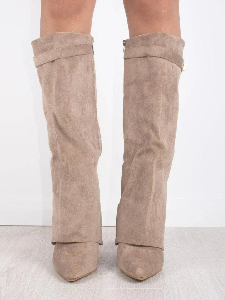 Bottes Élégantes en Suède Noir avec Détails Dorés pour Femmes - Emilia Lane