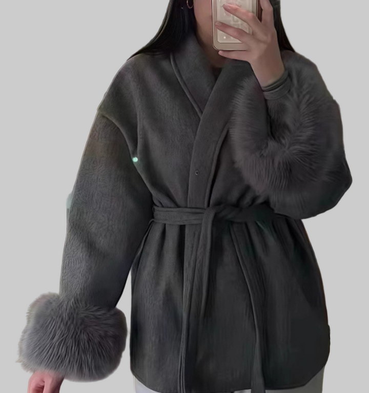 Manteau en mélange de laine de luxe pour femmes avec ceinture et manches en fausse fourrure