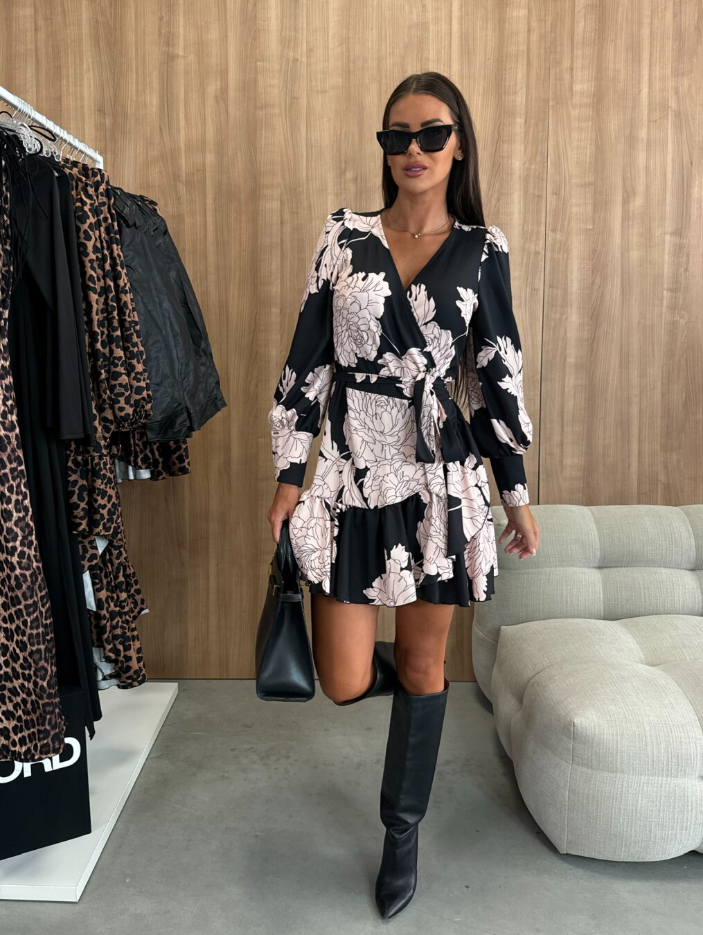 Robe mini A-line élégante pour femmes avec col en V et manches longues