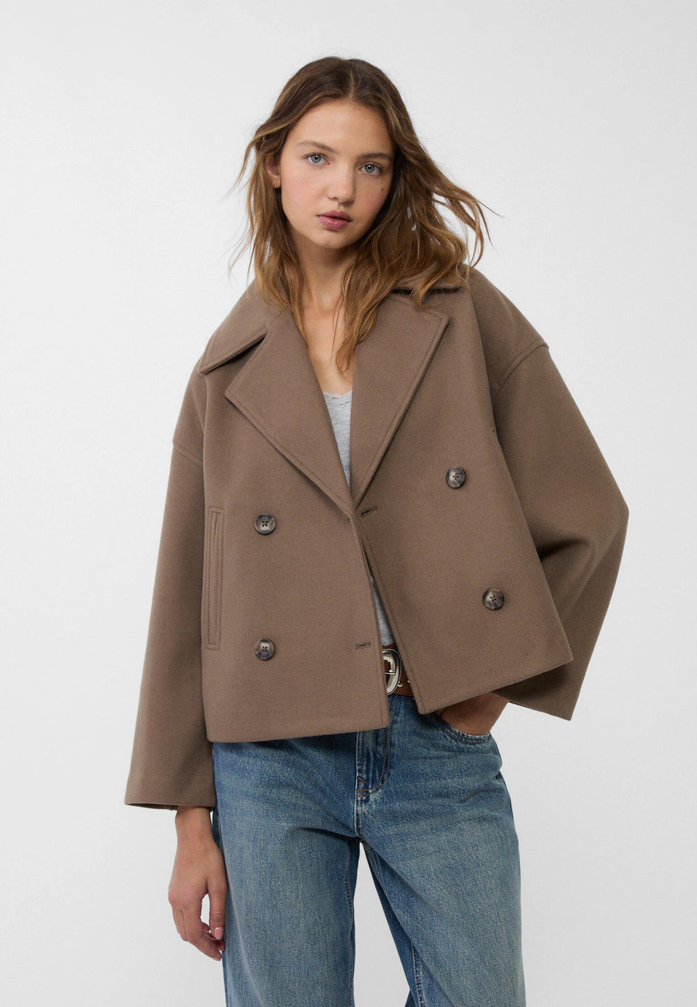 Manteau court style caban pour femme avec look oversize