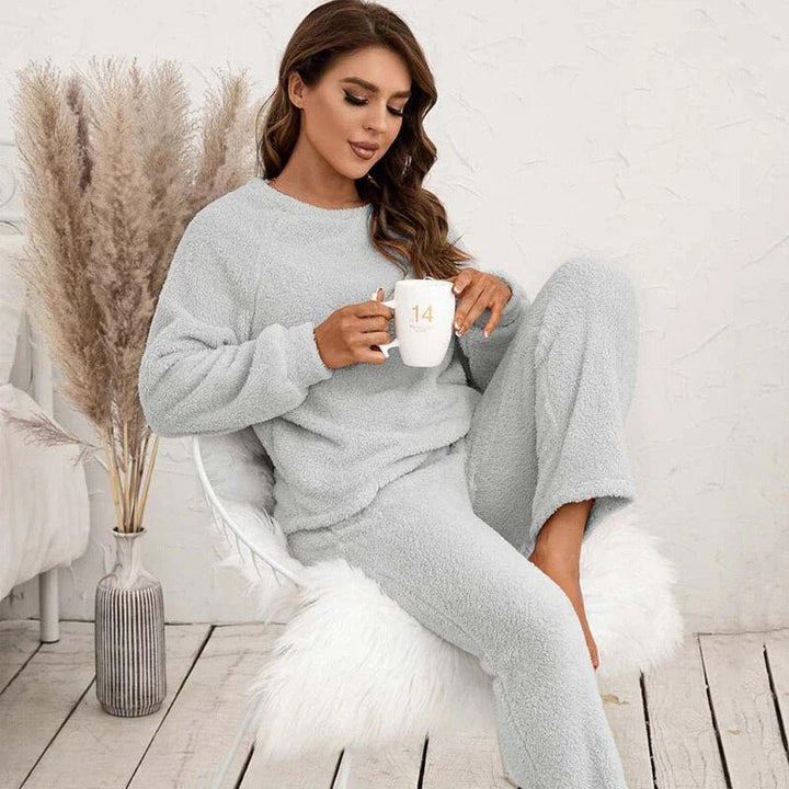 Soft Teddy Women's Loungewear Set with Long Sleeves