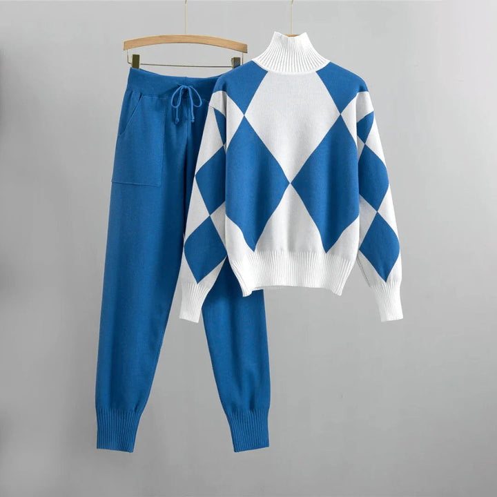Comfortable Checked Women's Turtleneck Set