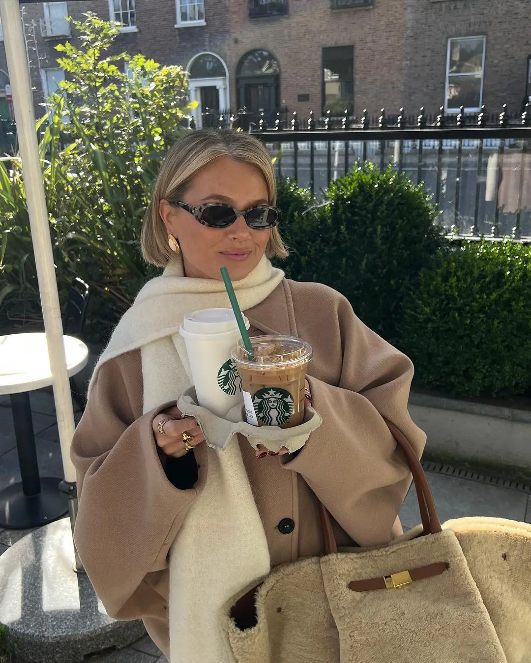 Chique elegante dames jas met korte getailleerde pasvorm