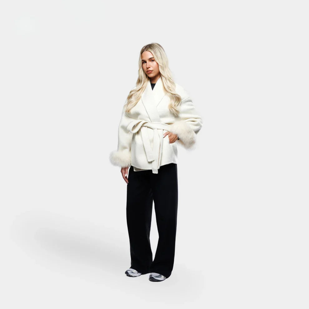 Manteau en mélange de laine de luxe pour femmes avec ceinture et manches en fausse fourrure