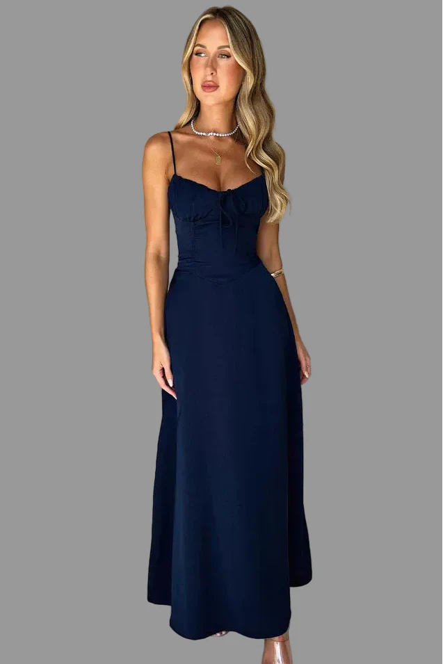 Przewiewna damska sukienka maxi z cienkimi ramiączkami i rozkloszowanym dołem