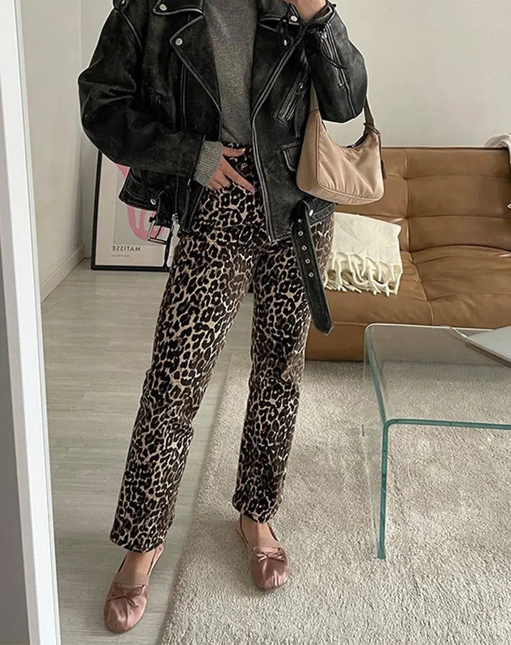 Anke | Flared Pants with Leopard Print