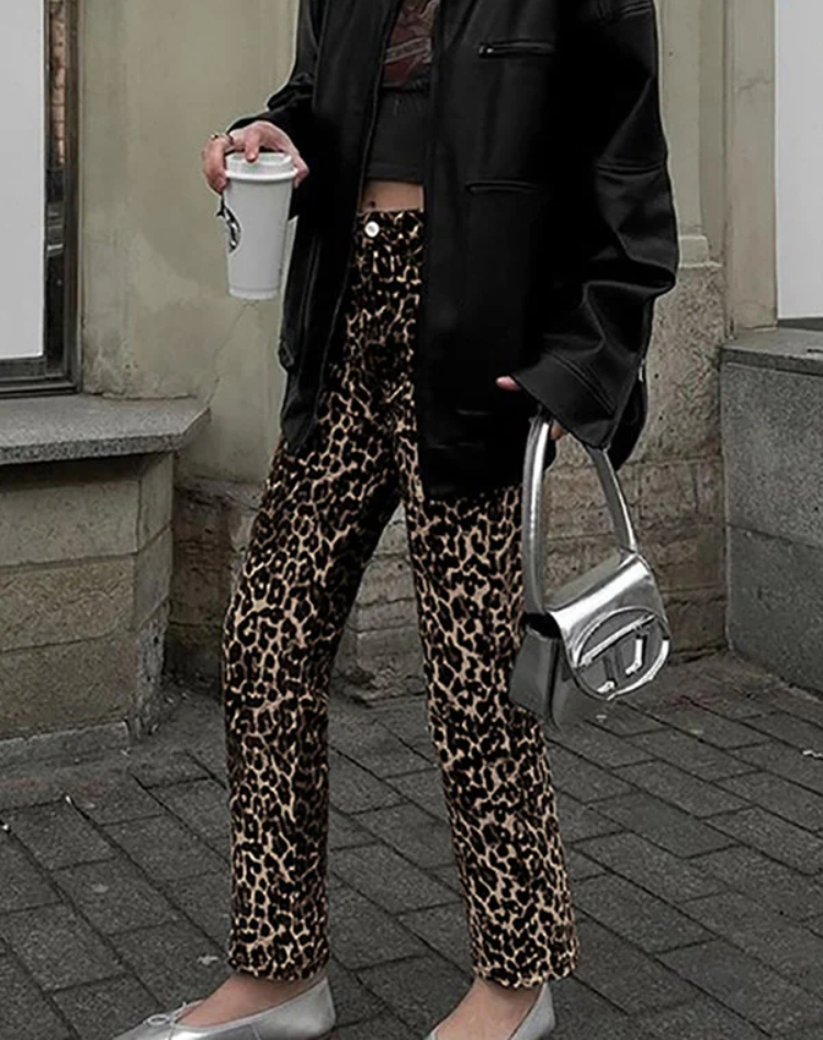 Anke | Flared Pants with Leopard Print
