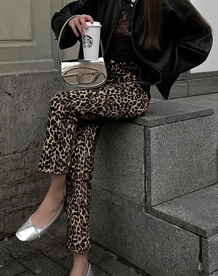 Anke | Flared Pants with Leopard Print