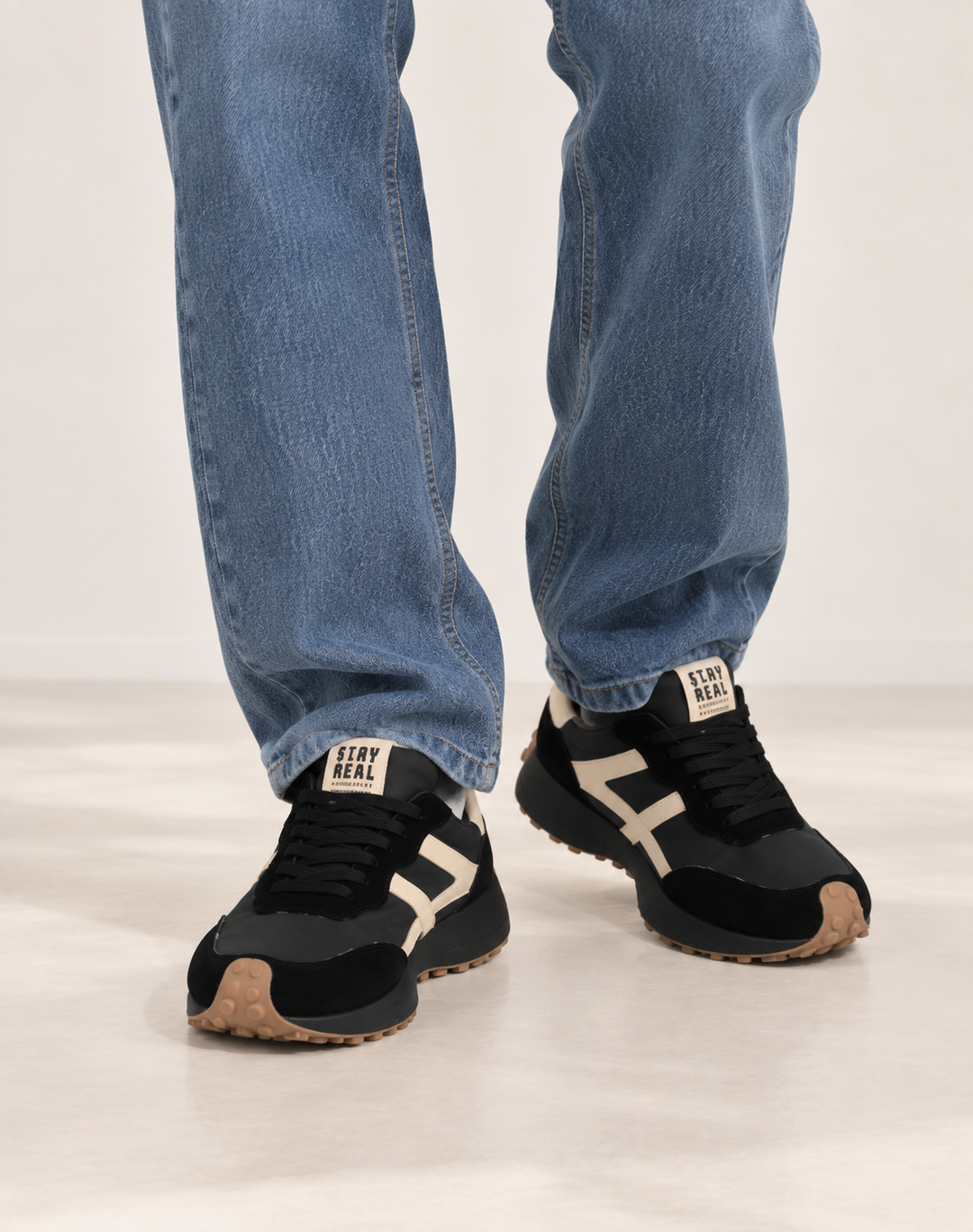 Lightweight Sneakers with Contrast Details and Laces for Women