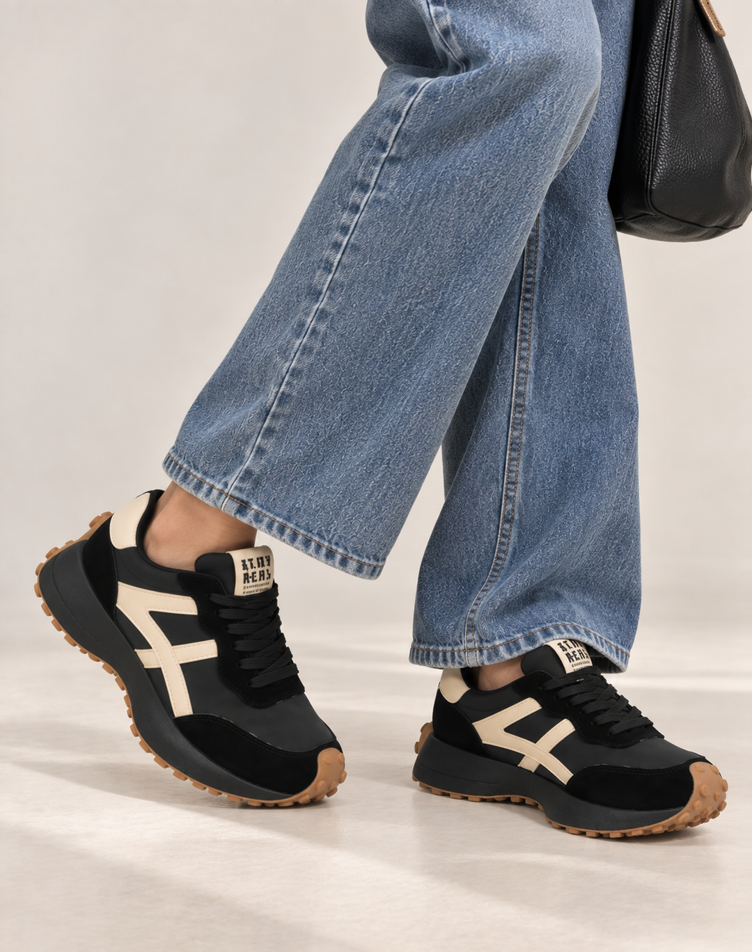Lightweight Sneakers with Contrast Details and Laces for Women
