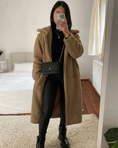 Zachte oversized dames winterjas met lange teddy pasvorm