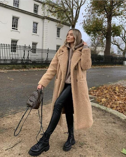 Zachte oversized dames winterjas met lange teddy pasvorm