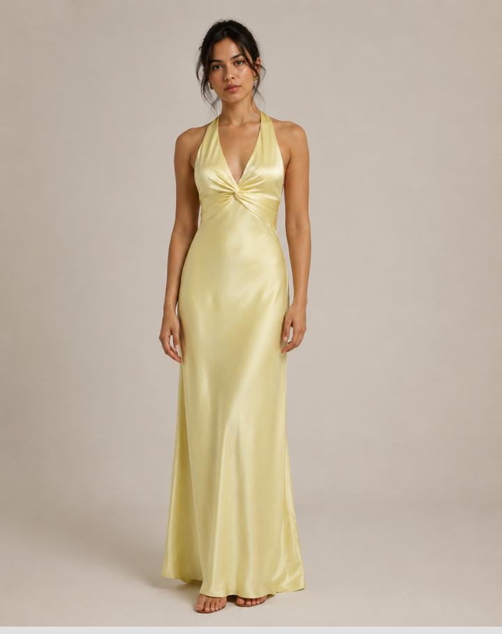 Luxe Dames Gele Satijnen Halter Maxi Jurk met Gedraaide Hals