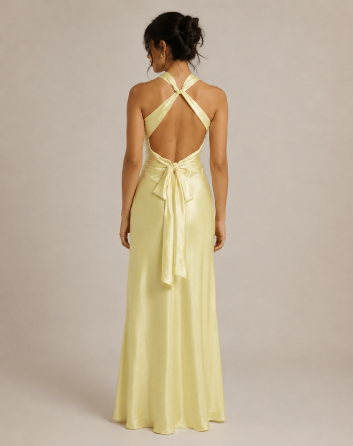 Luxe Dames Gele Satijnen Halter Maxi Jurk met Gedraaide Hals